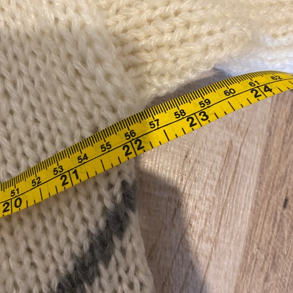 Vintage Cowichan-Style Hand-Knit Cardigan – Women’s M – Grey & Cream - Picture 8 of 9